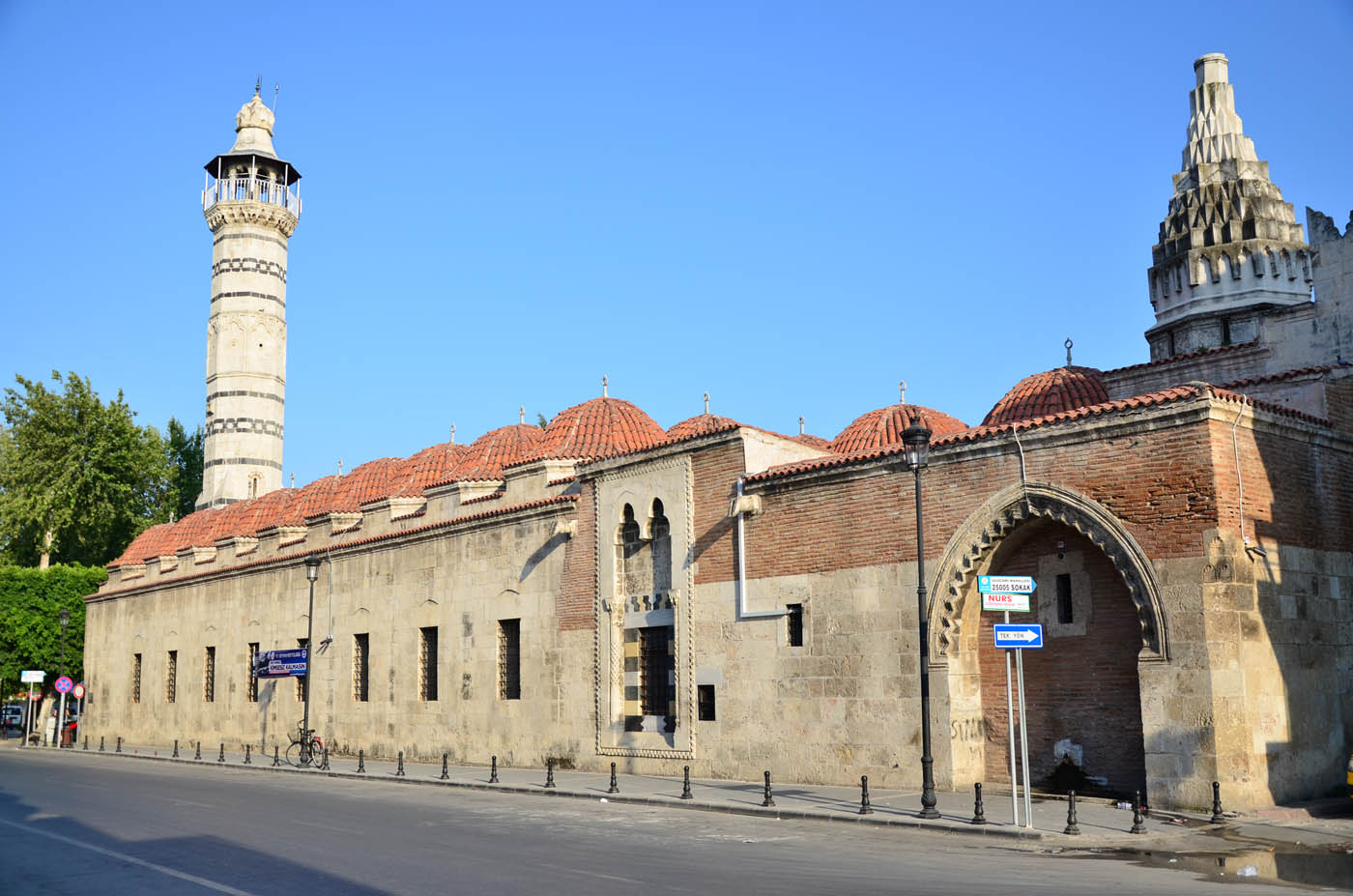 Gezilecek Yerler - Adana Ulu Camii